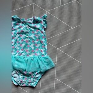 Carter's|Baby girl Turquoise & Pink short sleeve Bodysuit onesie w tulle skirt•